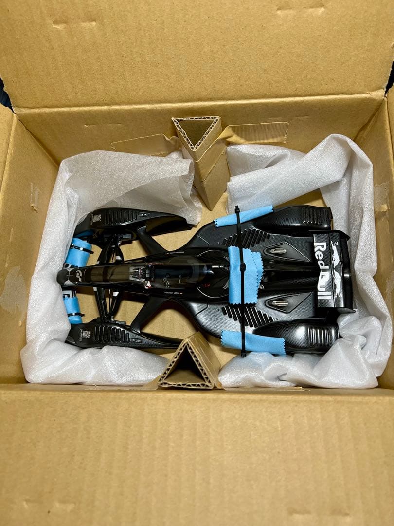 オートアート 1/18 RedBull X2010 プロトタイプ