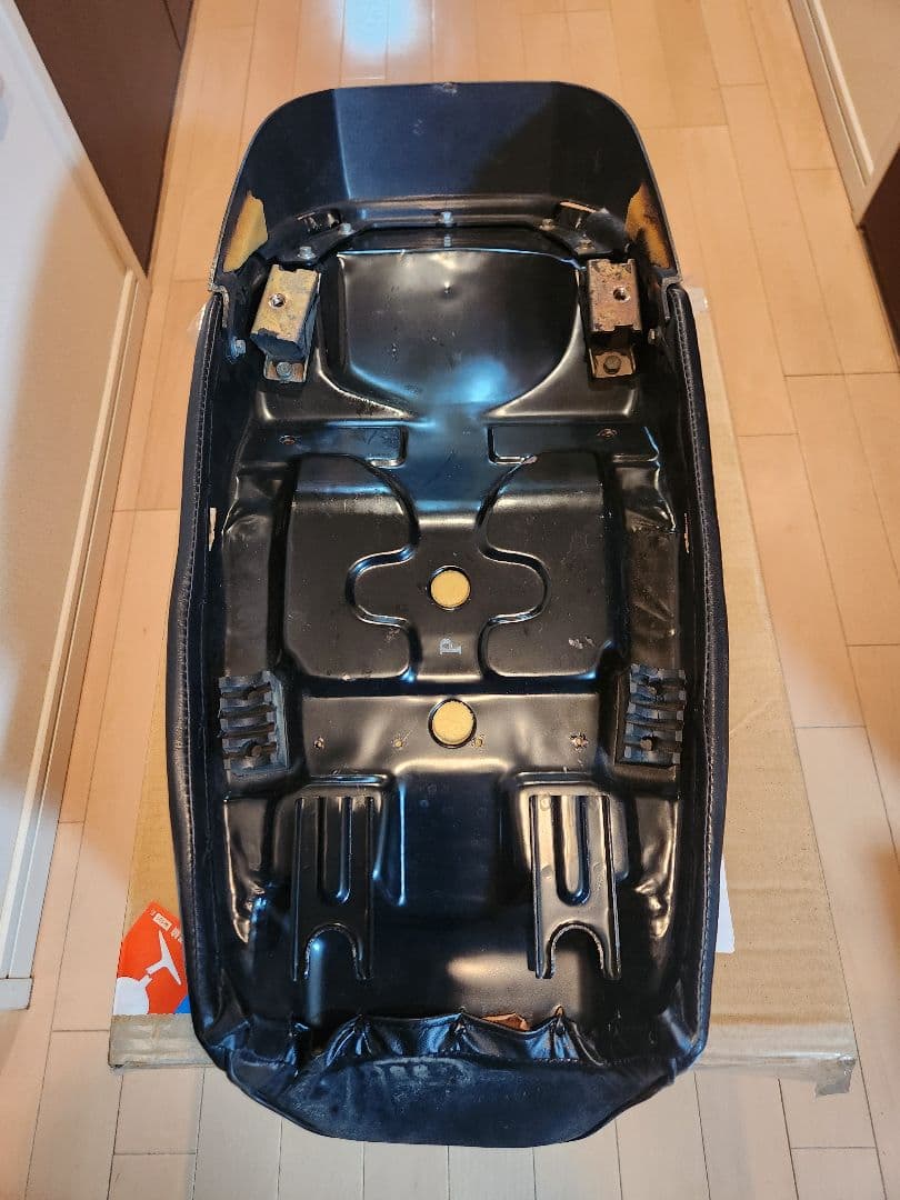 【SR400 500】　タンク、シート及び (おまけ付き)