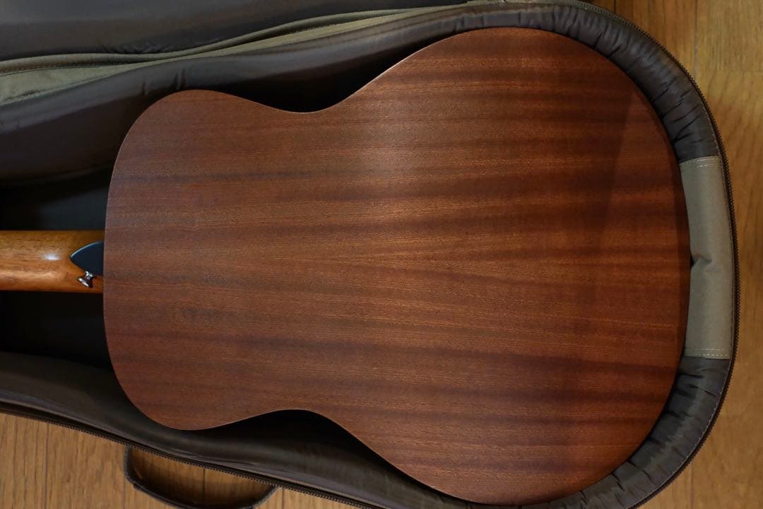 Taylor GS mini-e Mahogany ピックアップ付