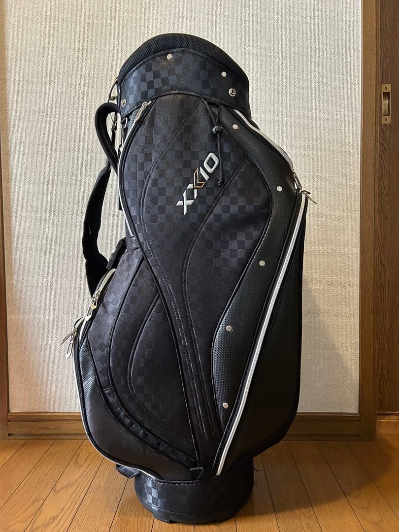 XXIO ゼクシオ ブラック 軽量ゴルフキャディーバッグ 中古品