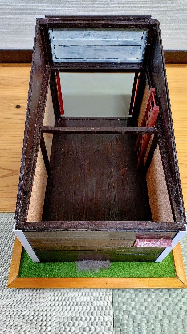 1/18　ジオラマ　ミニカー　ガレージ　車庫　納屋　ドールハウス　即購入禁止