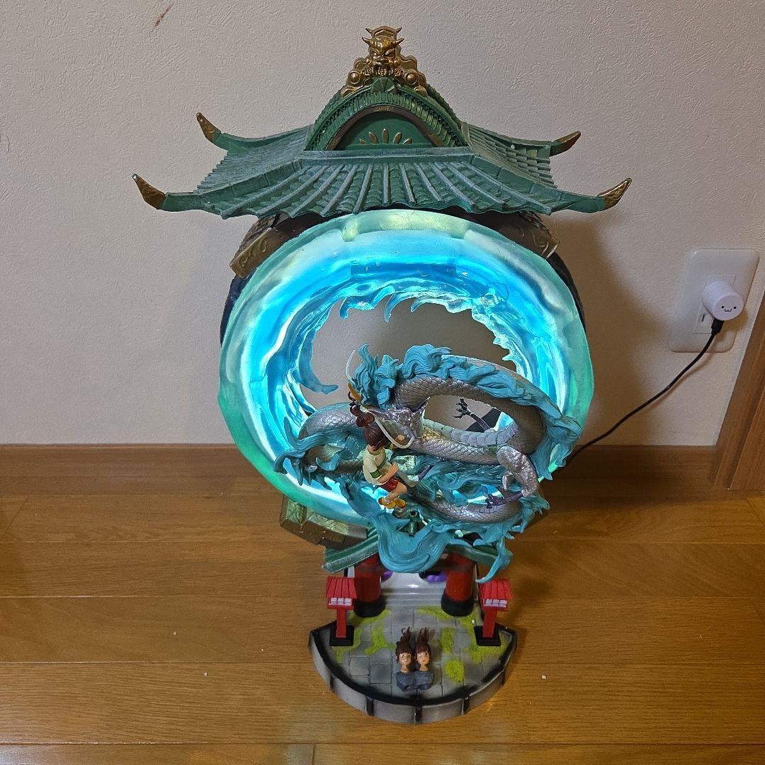 千と千尋の神隠し　海外フィギュア　　　 ライトアップ　チヒロ　ハク　アブラヤ