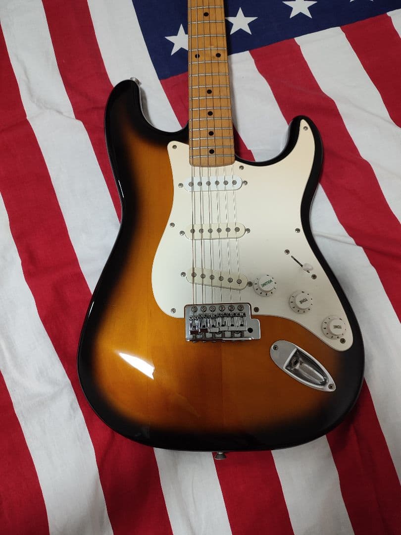 スクワイヤー Stratocaster 　ケース＆シールド付