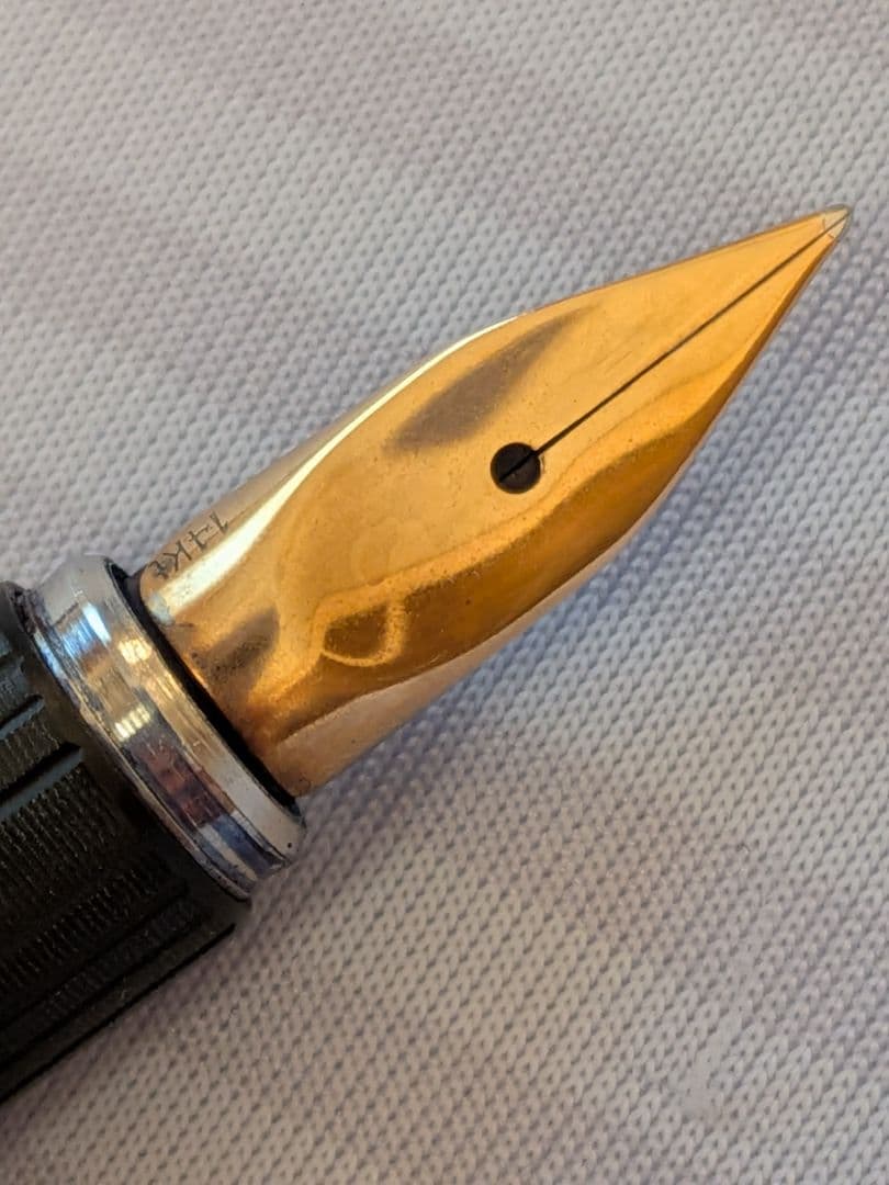 万年筆 AURORAアスティルパーメイルリニアFゴールド NY近代美術館永久展示