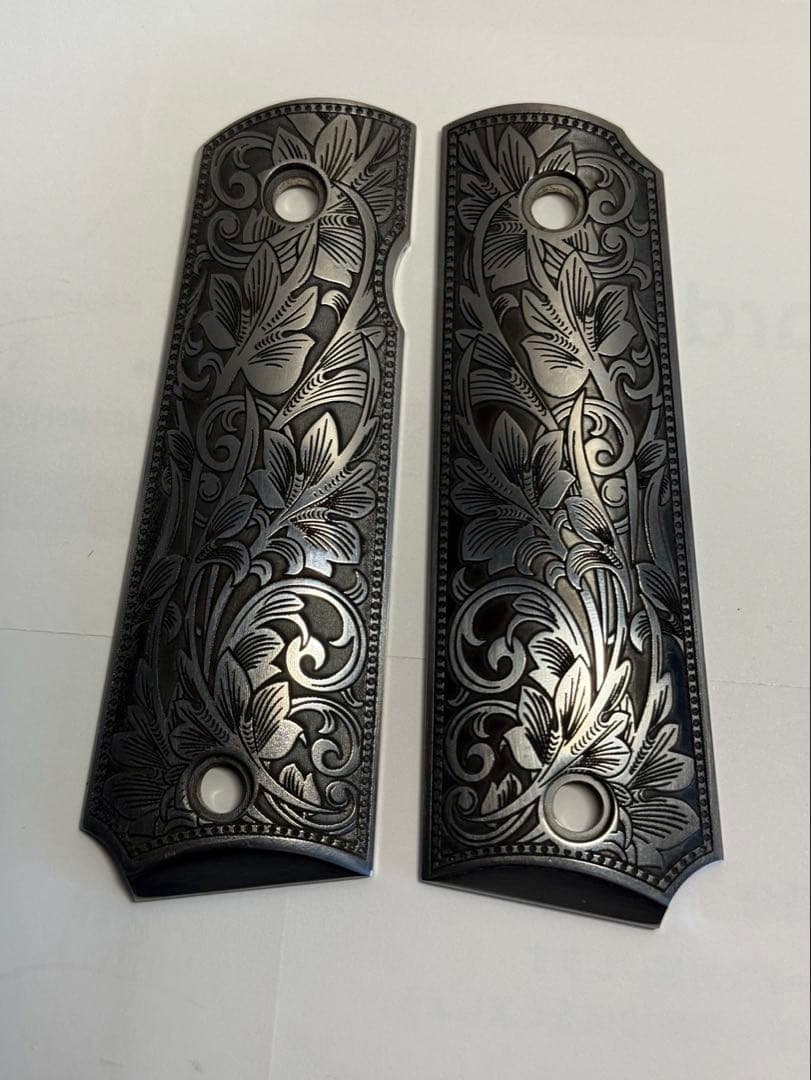 エングレーブ装飾のトイガングリップ