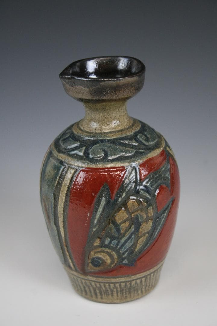 小橋川清正 作 壺屋焼 赤絵魚文徳利