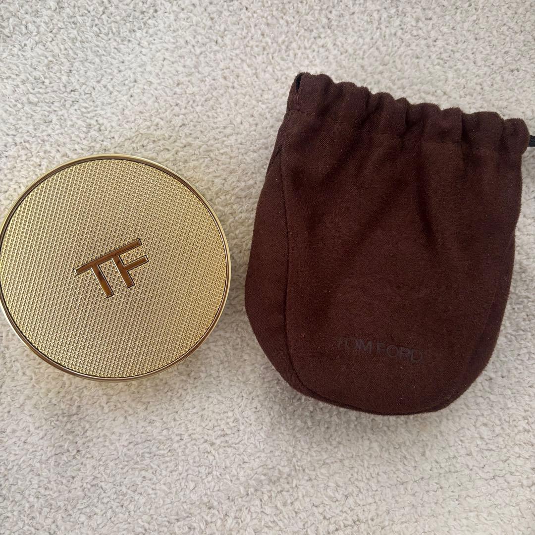 TomFord Beauty シェイドアンドイルミネイトファンデーション