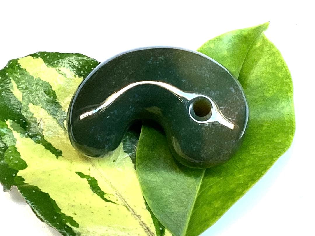 とびっきりの出雲石‼️ 超レア物‼️出雲碧玉勾玉　2度と入手は困難な別格品　本物保証