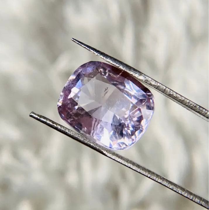 クンツァイト　ルースストーン　宝石　パキスタン産