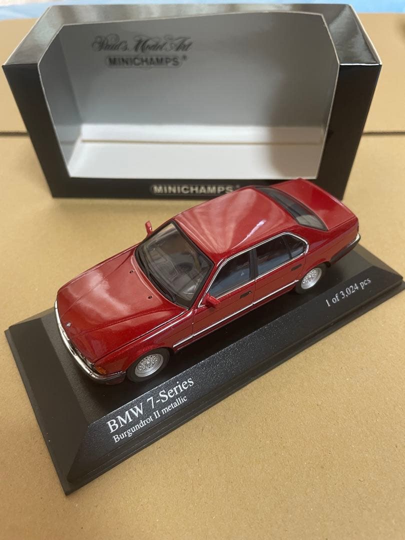  7-Series 1986 Red llic ミニカー