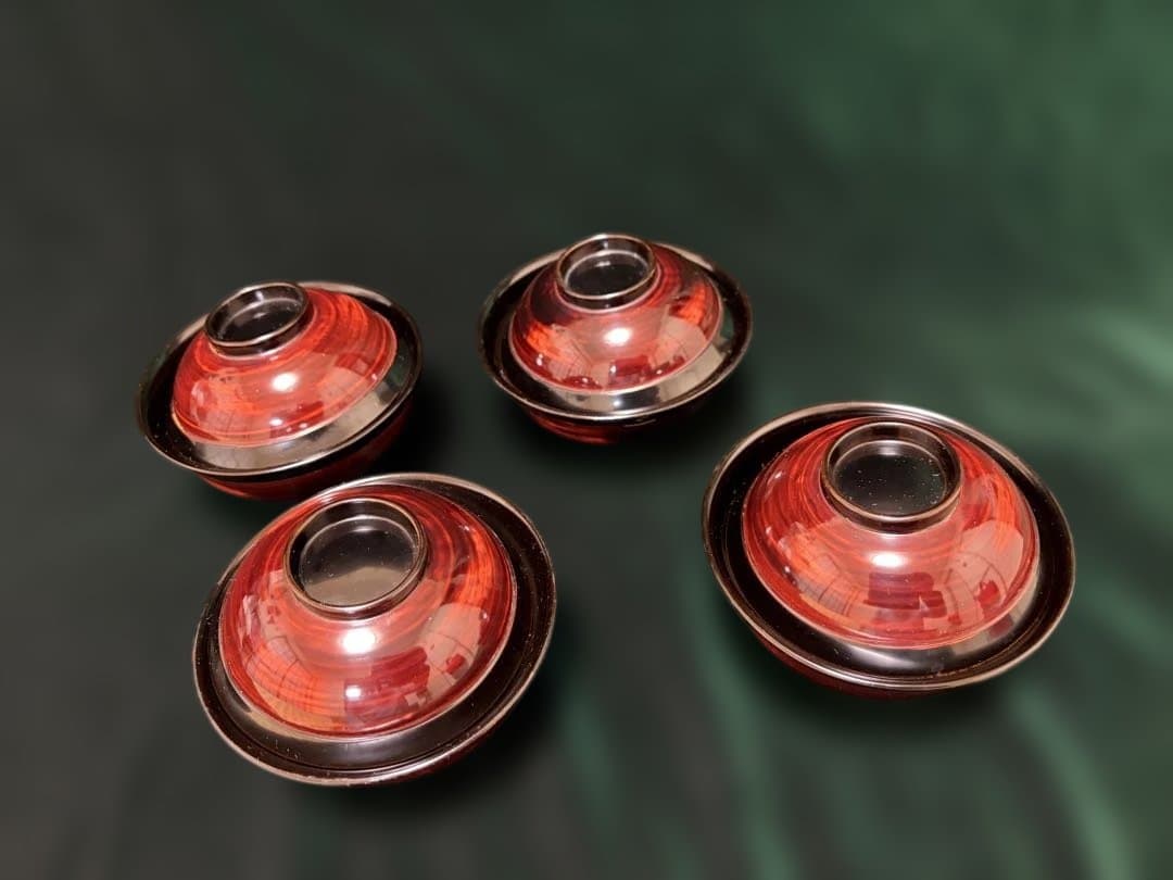 時代朱漆に優美な蝶ボタン蒔絵の映えるお椀4点輪島塗蒔絵椀煮物椀