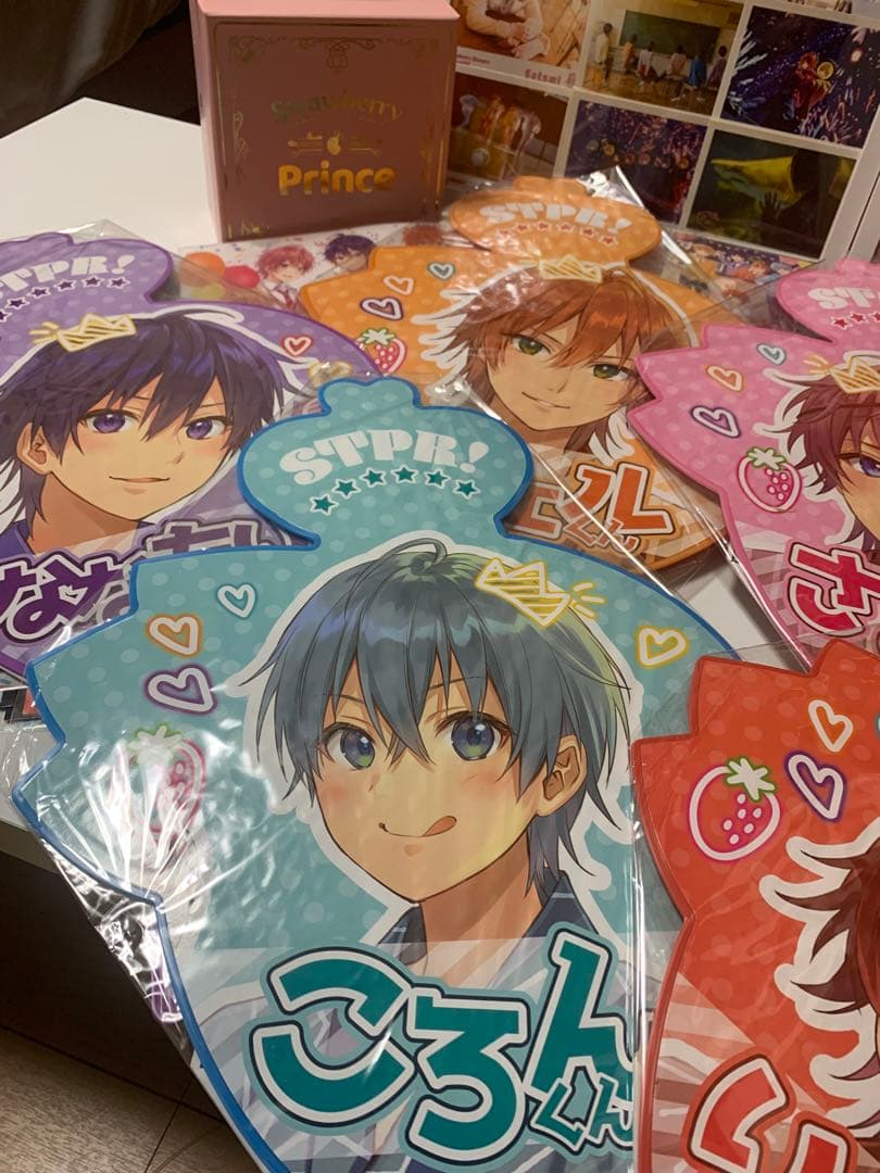 すとぷり大量❣️ぬい、バッジ・トランプ、カード、バスタオル等200点以上