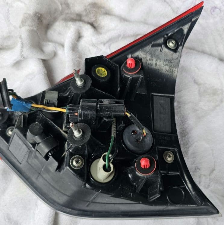 エクストレイルT32 後期テールランプL（助手席側）セット