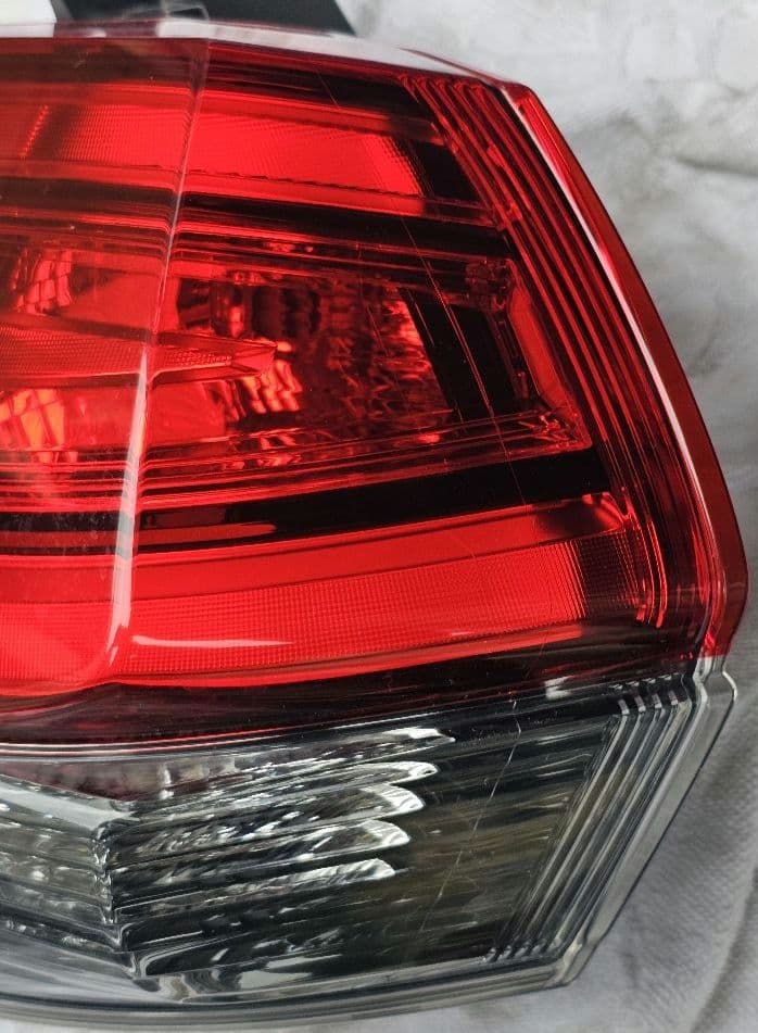 エクストレイルT32 後期テールランプL（助手席側）セット