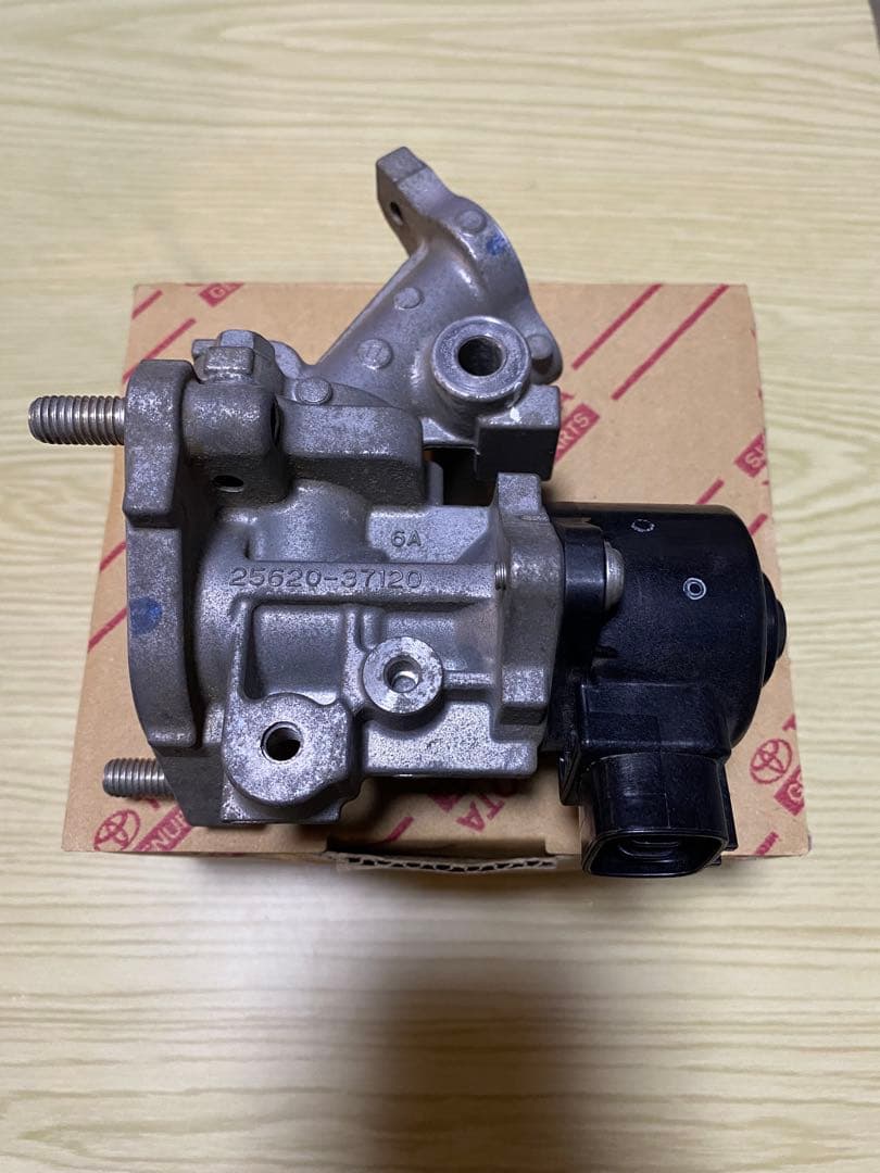 ZVW30 プリウス　25620-37120　EGRバルブ　30プリウス