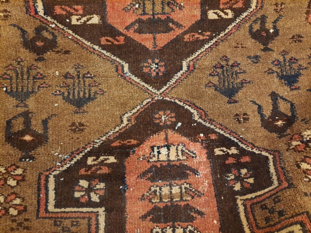 手織り絨毯　トライバルラグ　ヴィンテージラグ　ウール　カーペット　水差し