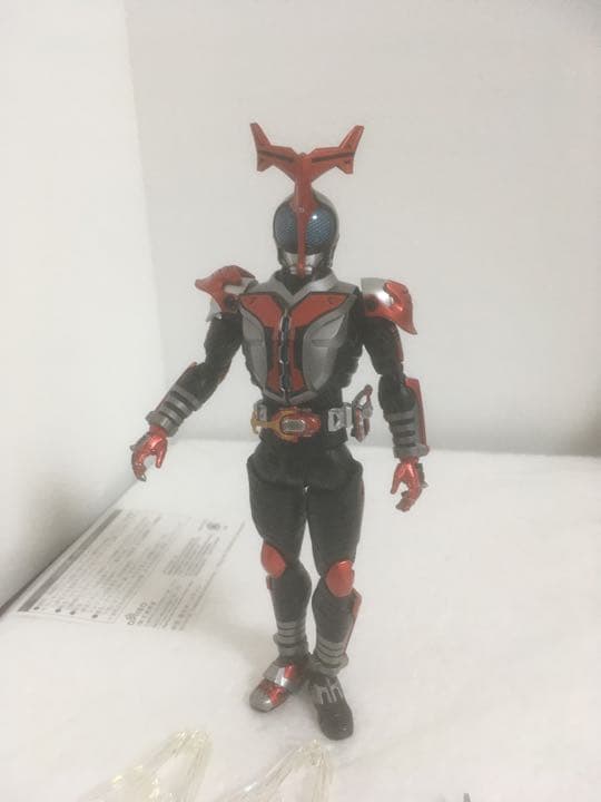 S.H.フィギュアーツ　真骨彫　仮面ライダーカブト　ハイパーフォーム