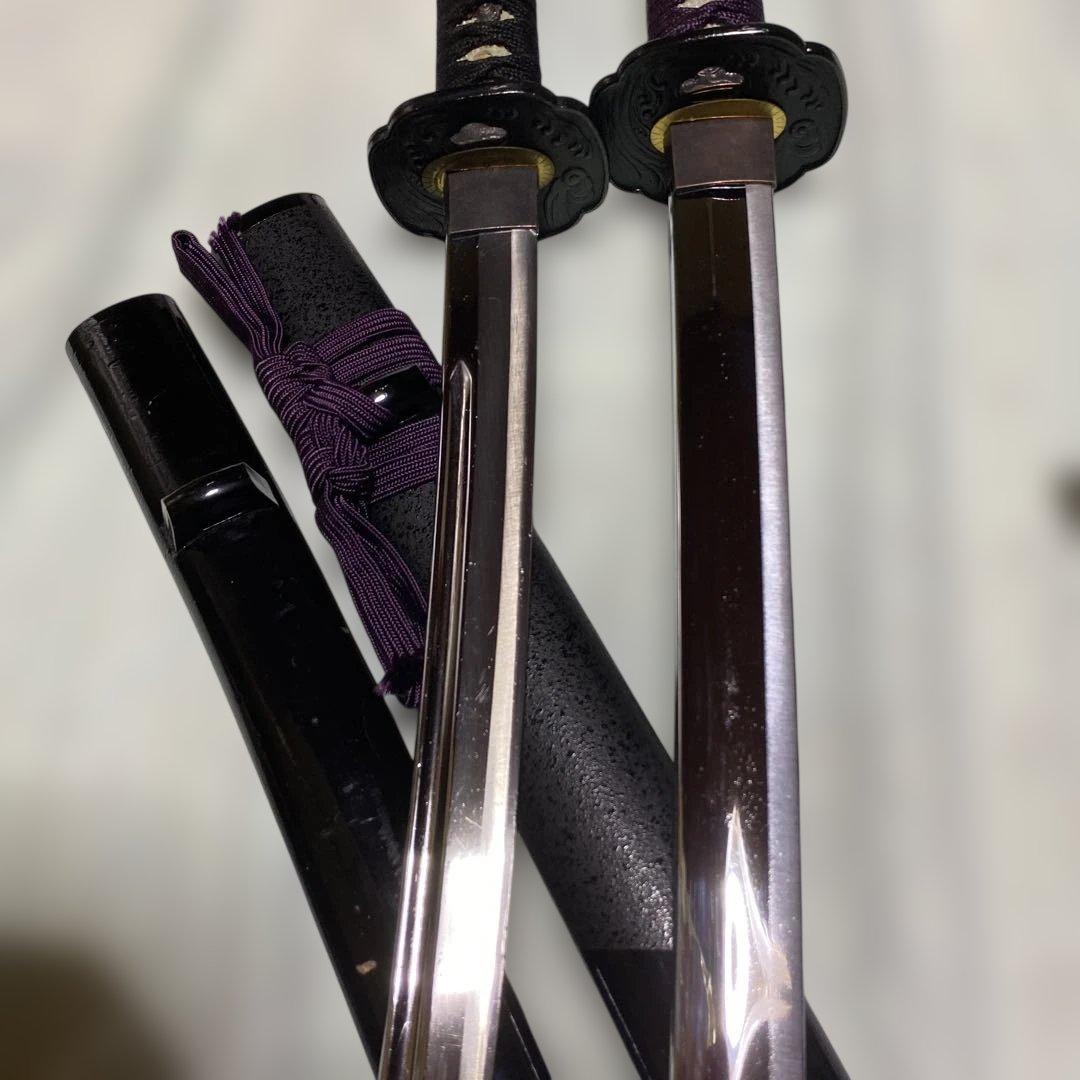 高級模造刀(明智光秀拵え)と脇差居合刀(2本刀掛台付) 紫柄と黒