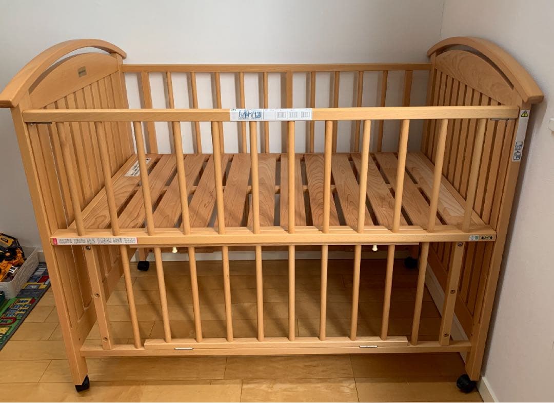 値下げ！MIKI HOUSE 木製ベビーベッド キャスター付き　すのこ床板