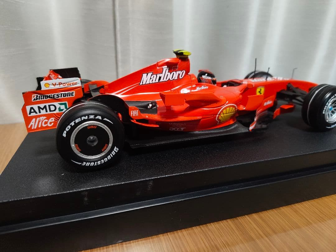 ミニカー Hot Wheels F2007 Kimi Raikkonen 1/18