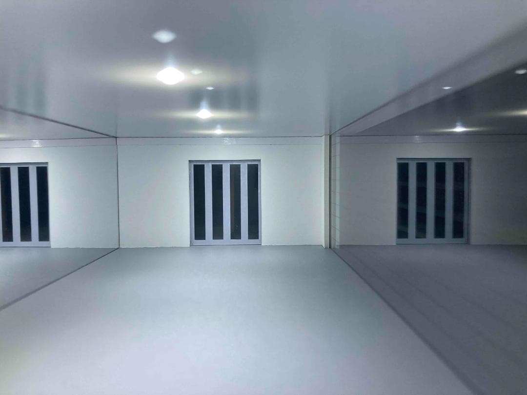 ミニカー専用ジオラマ：1/64 木造パーゴラ付ガレージ（ブラウン）