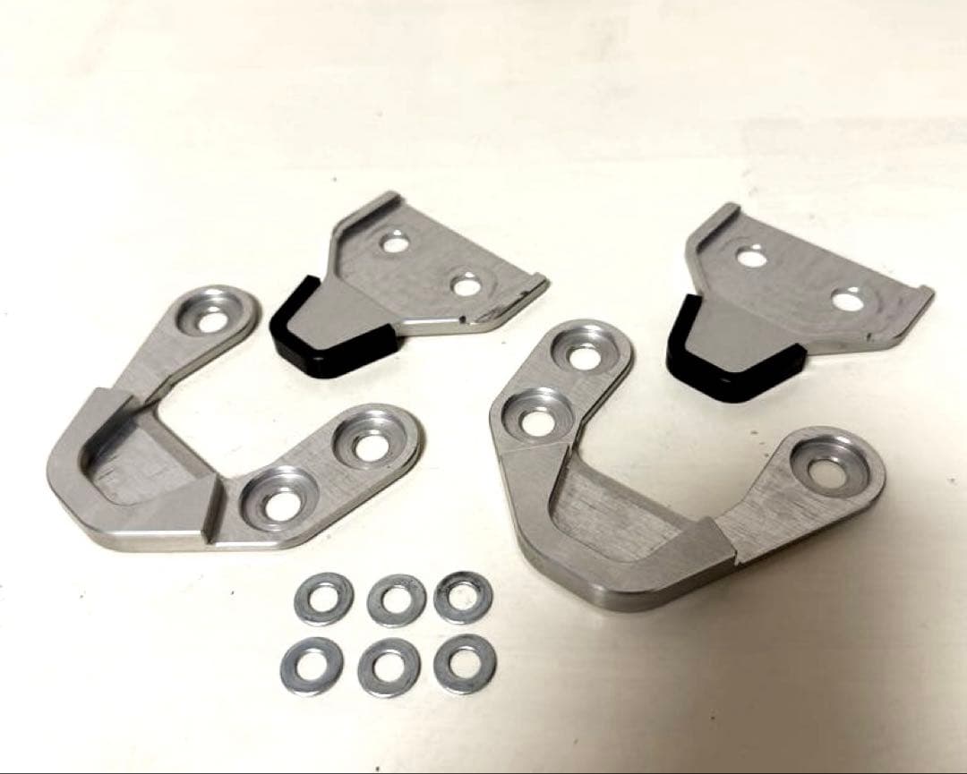 アバルト595 マエカワエンジニアリング　アルミ削り出しドアストライカー