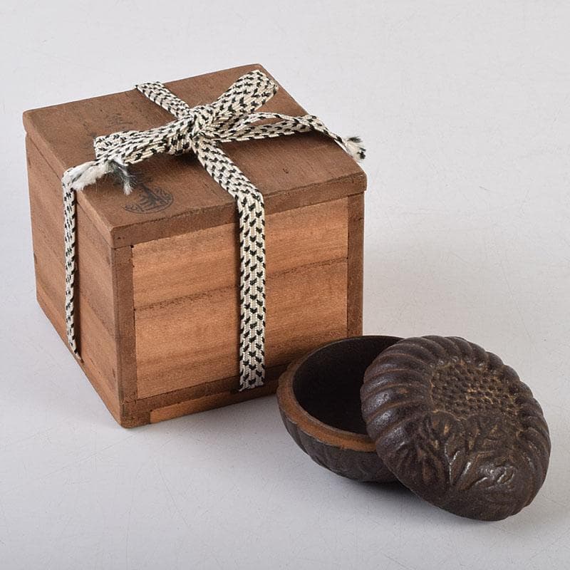 茶道具　金屋五郎三郎作　鉄製　香合　共箱　C　9266