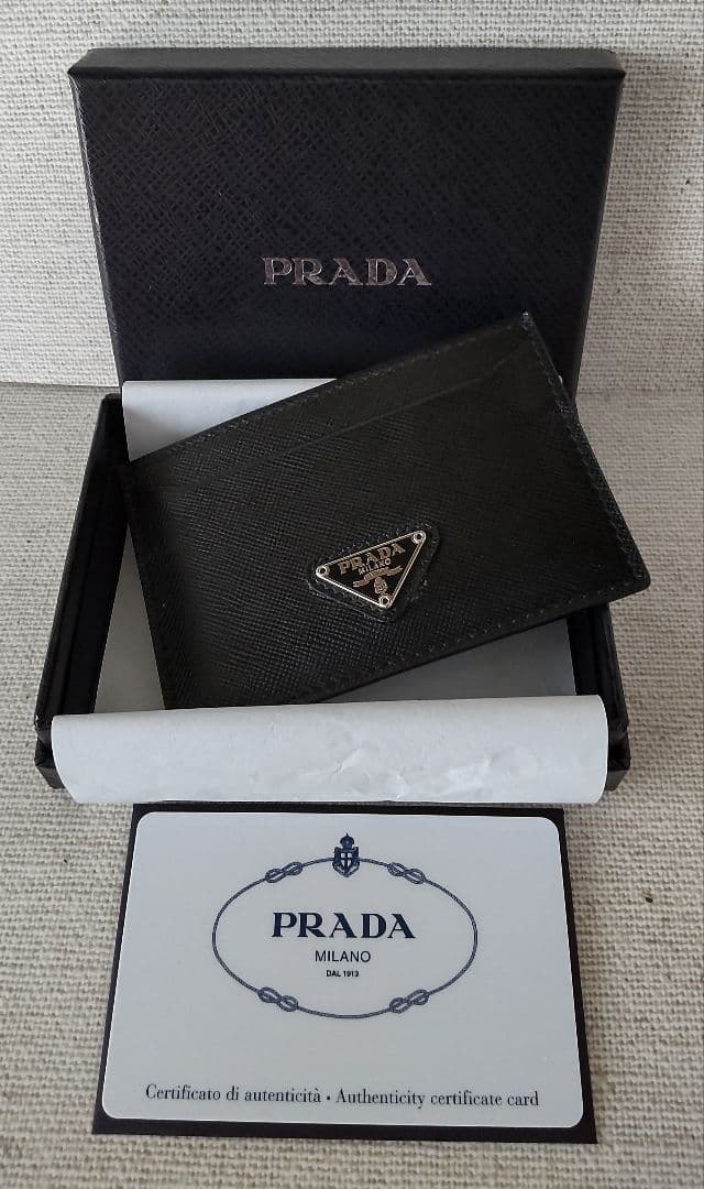 ♦PRADAプラダ♦レザー 黒 名刺入れ 未使用
