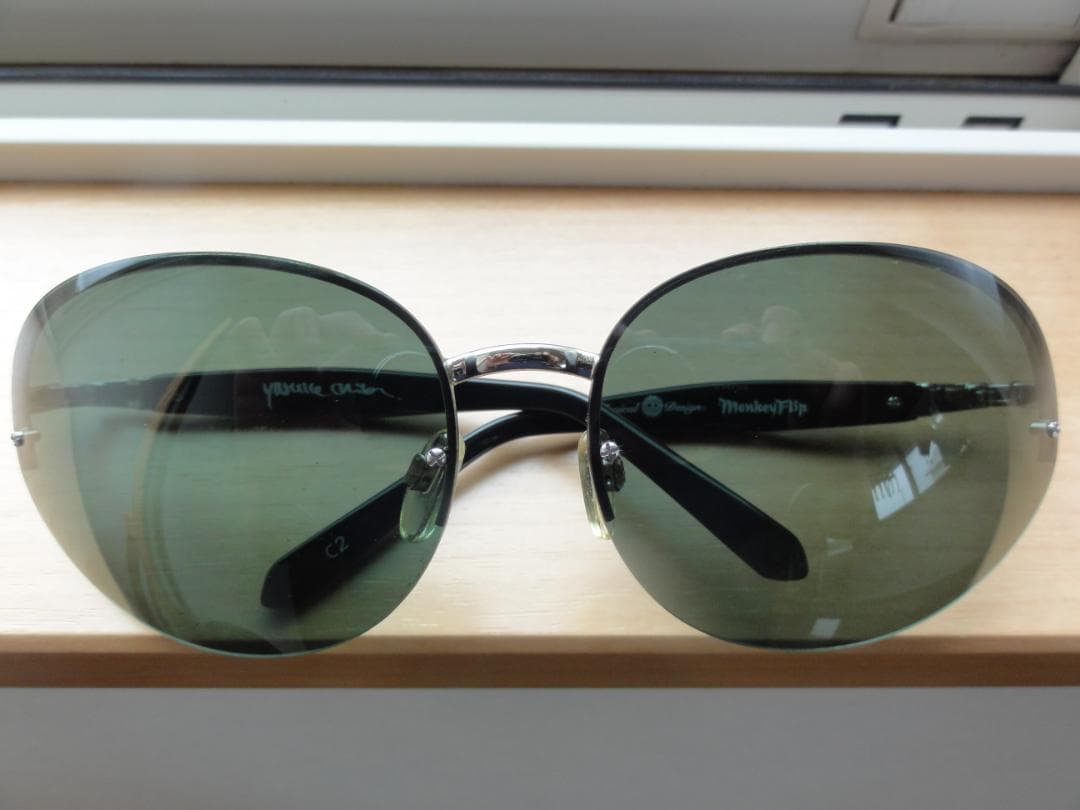 チバユウスケ　サングラス