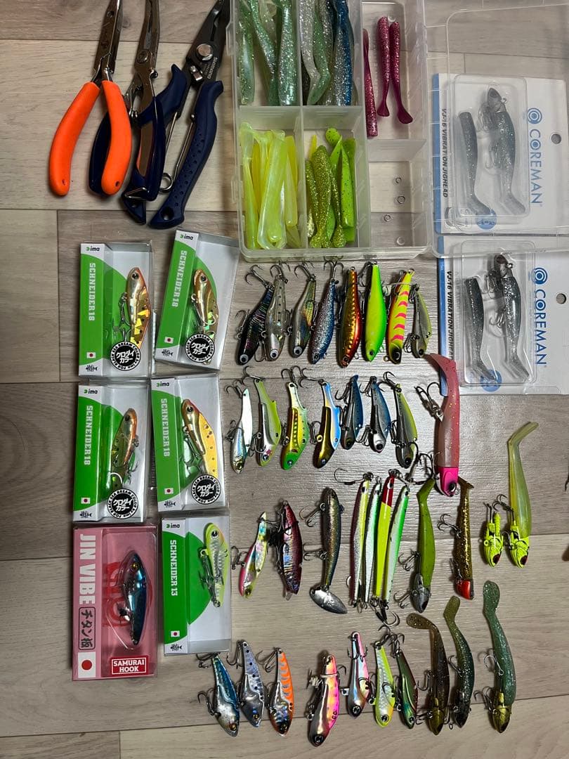 釣り引退品　ルアー約50個　バイブレーション系