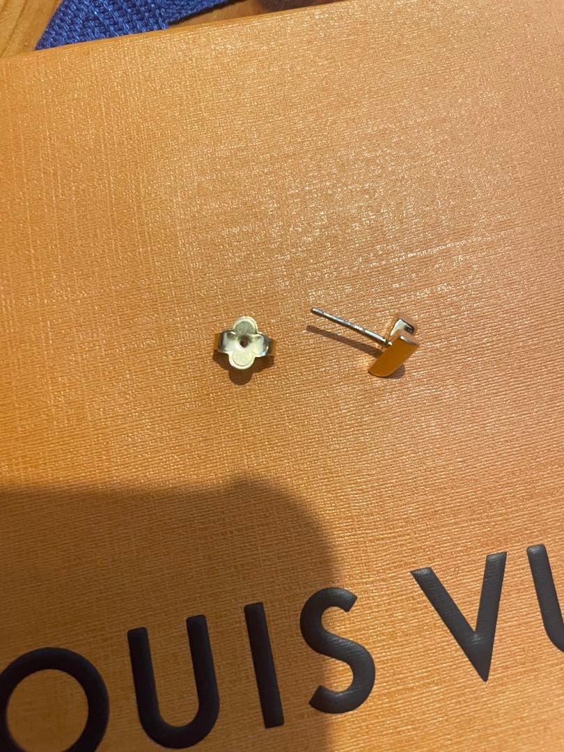 LOUIS VUITTON ゴールド片耳用ピアス