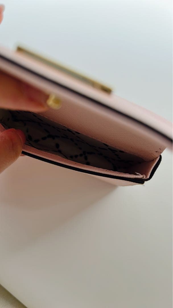 【未使用美品】ケイトスペード　カードケース　ホワイトピンク