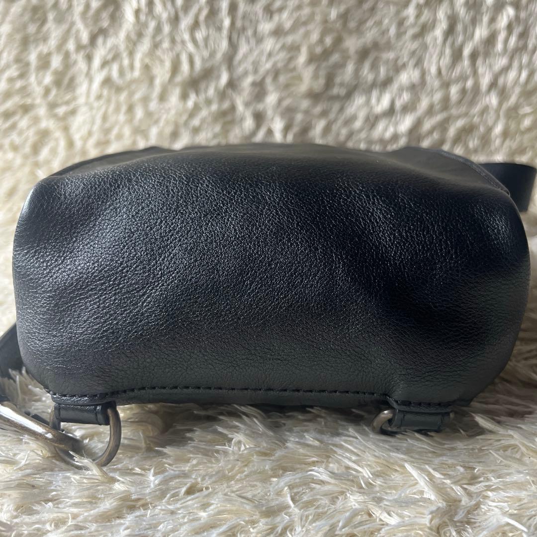 極美品　マザーハウス　カゼマトウ　 クロスバッグ レザー ボディバッグ シボ革