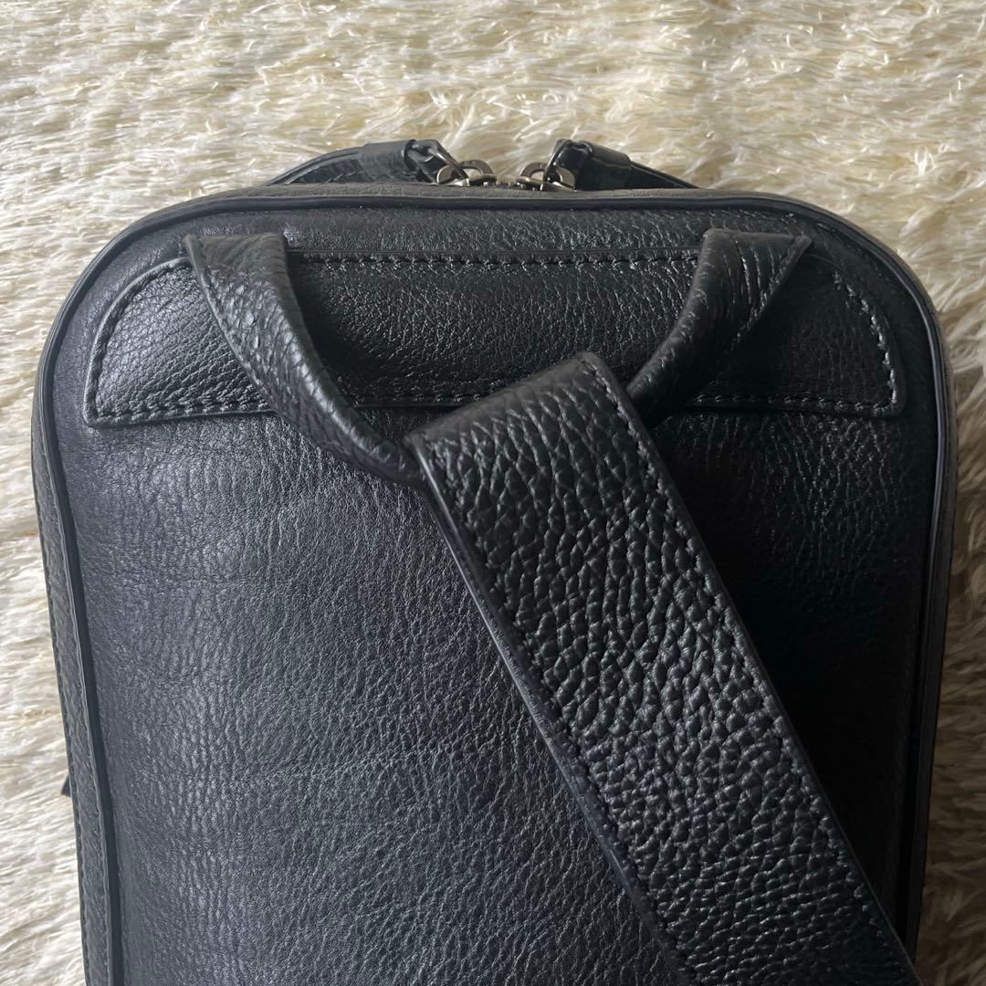 極美品　マザーハウス　カゼマトウ　 クロスバッグ レザー ボディバッグ シボ革