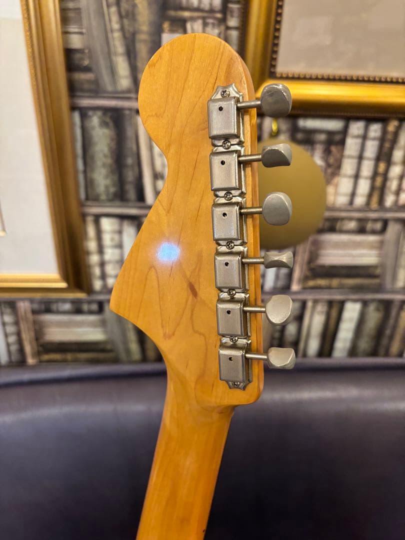 reina　　Fender Jaguar サンバースト　JG66-85