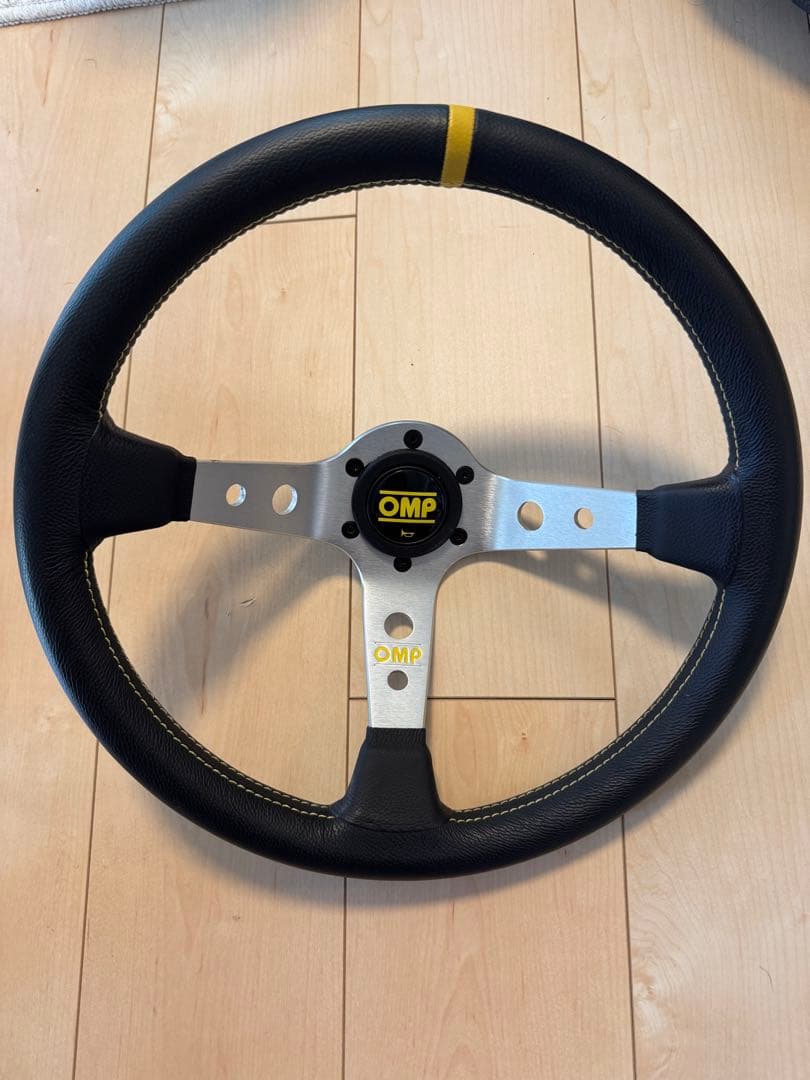 OMP ステアリング　コルシカ　ディープコーン 350mm