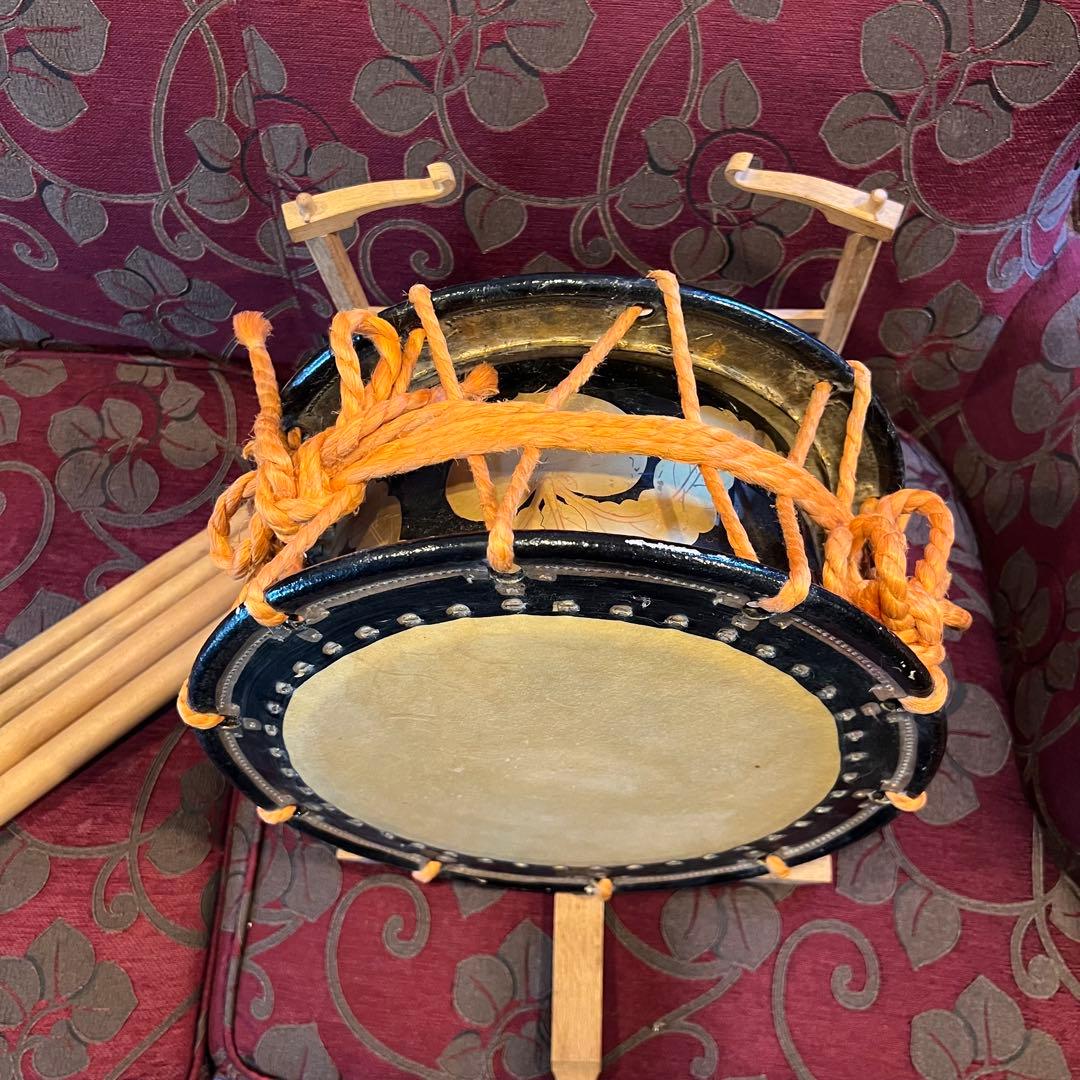 アンティーク　締太鼓　附締太鼓　和太鼓本体　バチ、テレン台付き　和太鼓