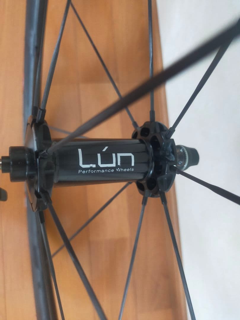 ポチ WINSPACE LUN HYPER r33 　カーボンホイール