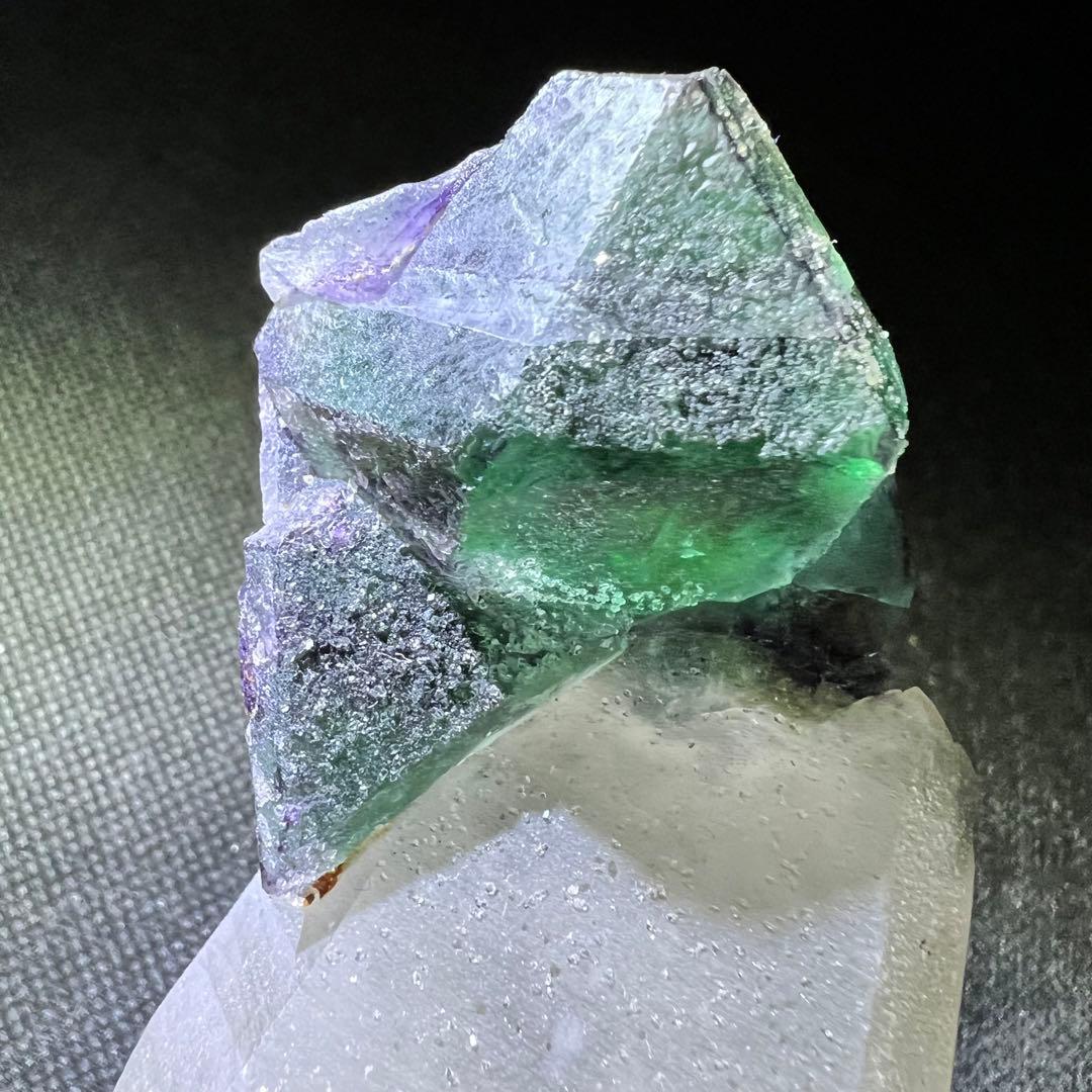 ナミビア　エロンゴ産　クォーツ共生フローライト　キャビネットサイズ