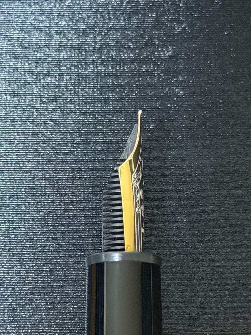 未使用に近い　No.149 2段エボナイトペン芯　18金　バイカラー　F 万年筆