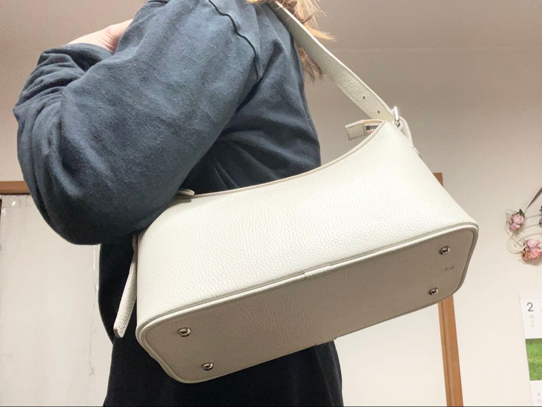 【りょう55】BURBERRY ホワイトレザー ショルダーバッグ