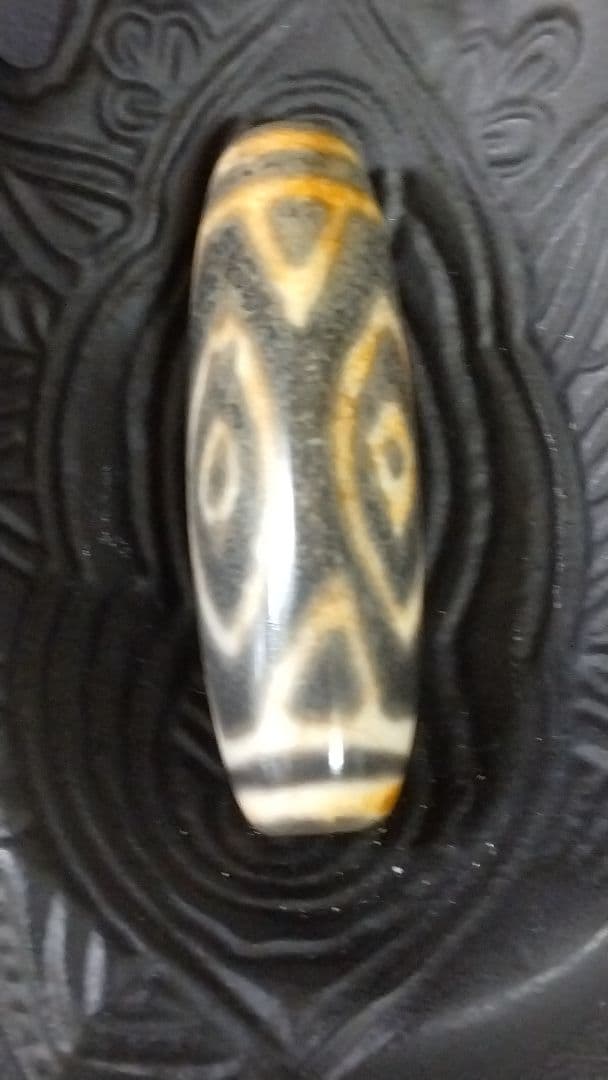 609天珠　特殊　三眼虎牙天珠　三角形　dzibeads！