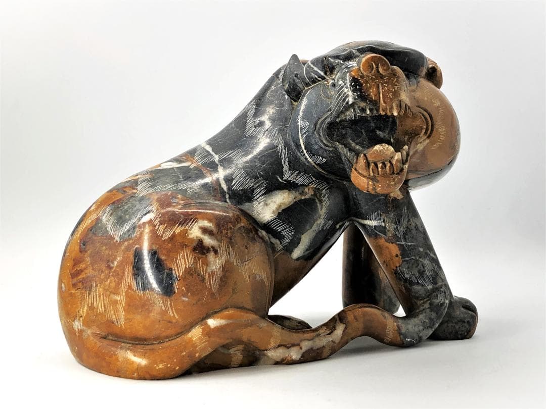 【 寿山石虎 】　天然石彫　江戸時代　ガラス眼　木台付