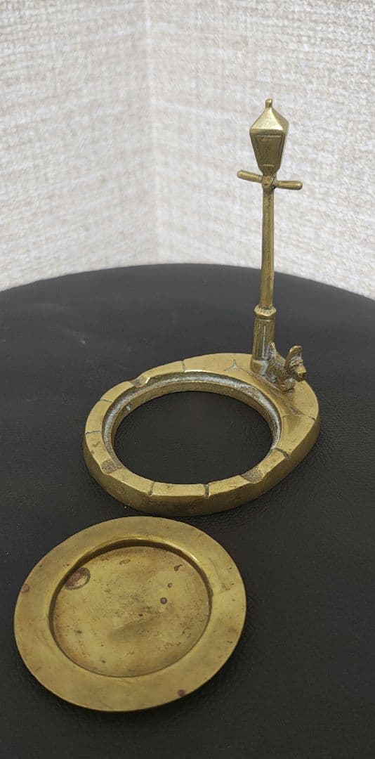 英国 真鍮灰皿　アンティーク　ヨークシャーテリアと街灯