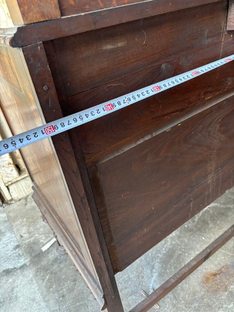 アンティーク　英国クラシック　彫刻家具　キャビネット　サイドボード