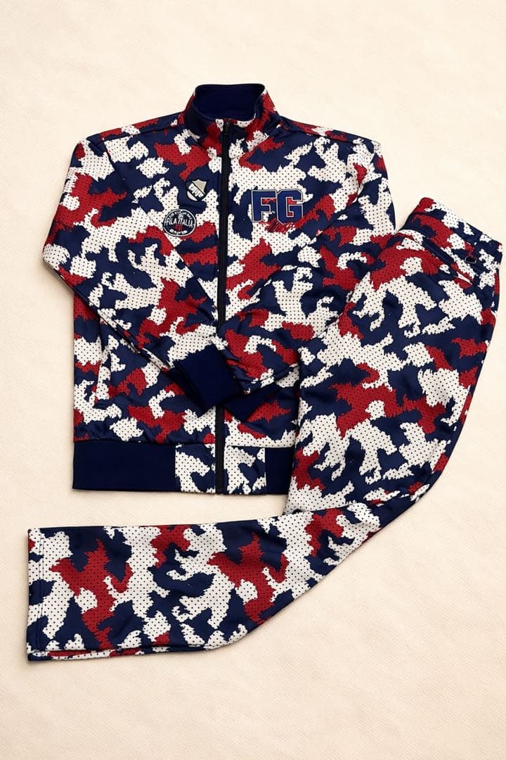 FIRA 迷彩柄ジャケットとパンツセットアップ　裏起毛