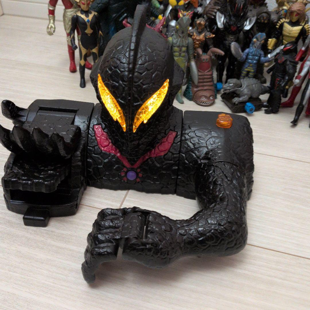 ウルトラマン怪獣ソフビまとめ売り40体＋おまけ付き　ベリアルキャッスル