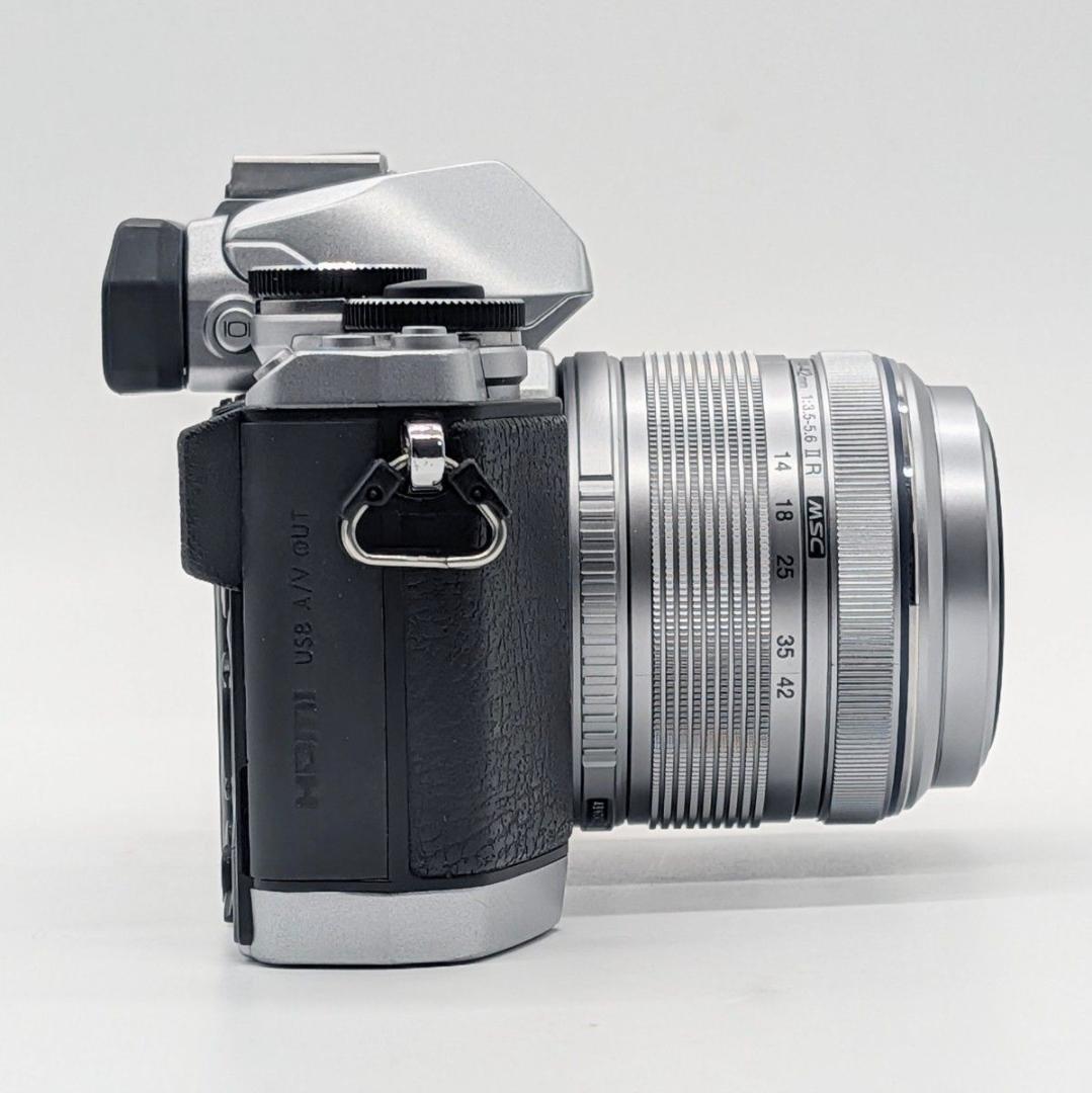 【美品】OLYMPUS OM-D E-M10 レンズキット Wi-Fi搭載