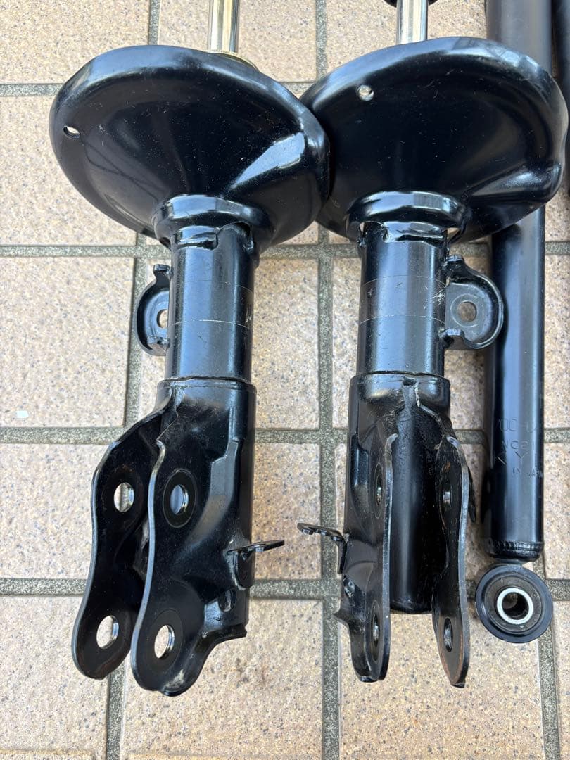 DA17V エブリィバン　純正サスペンション　ショックアブソーバー