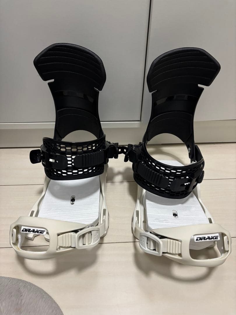 DRAKE FIFTY M スノーボードビンディング ホワイト/ブラック